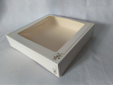 Krabica biela s okienkom 23x23x5 cm + zlatý ornament