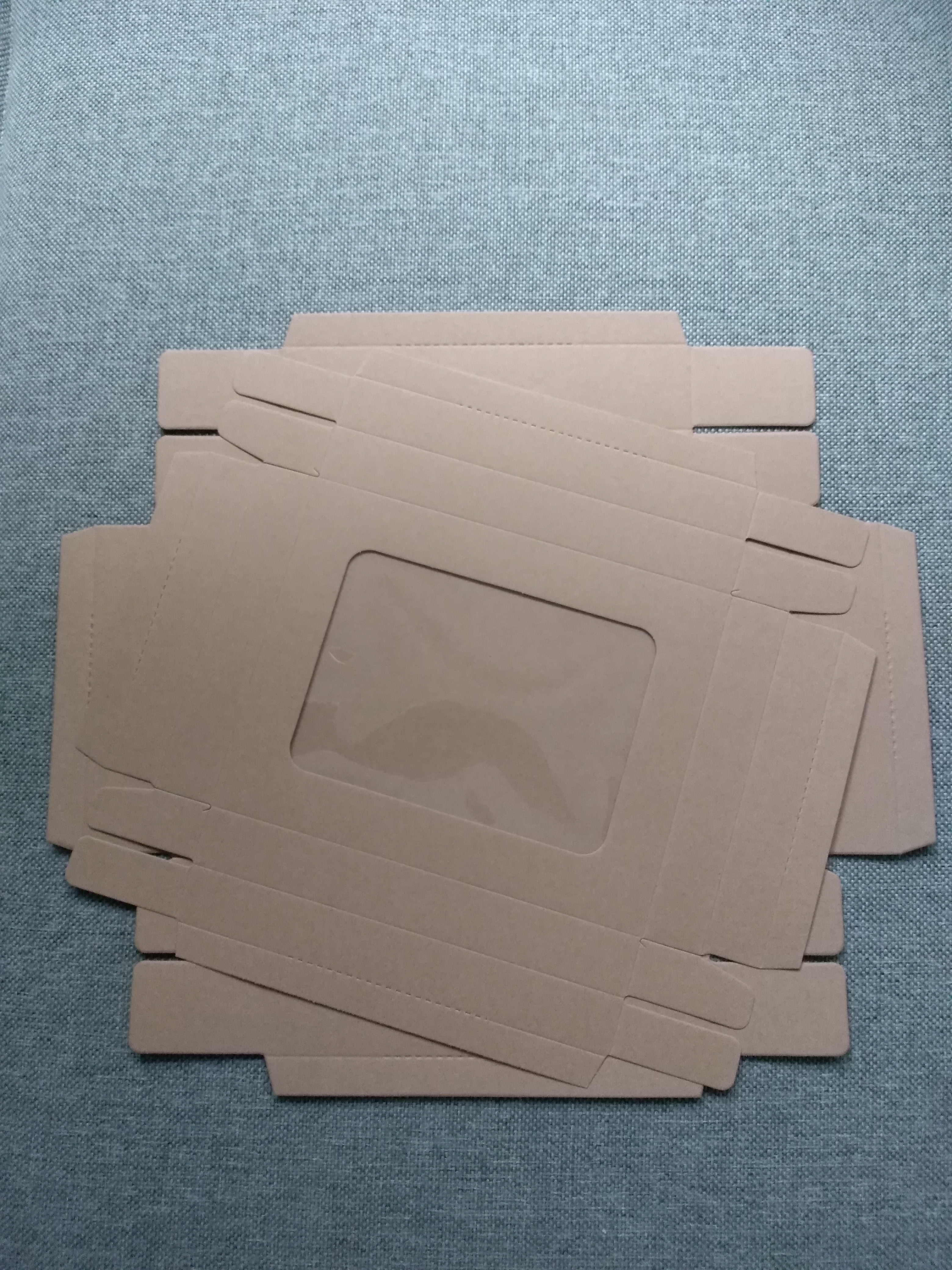 Krabica biela s okienkom 30x30x7 cm 5 ks